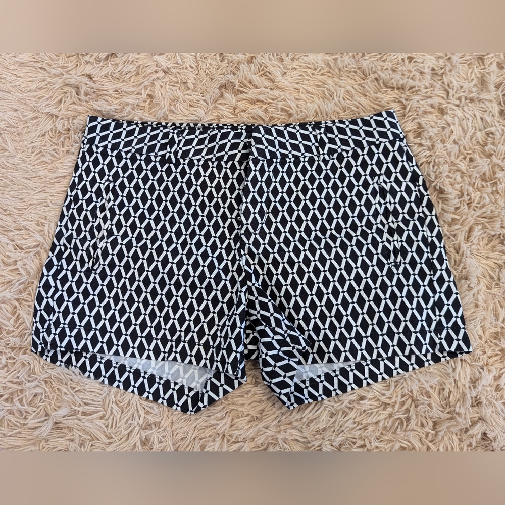 SYLUS Women's Black and White Print Shorts